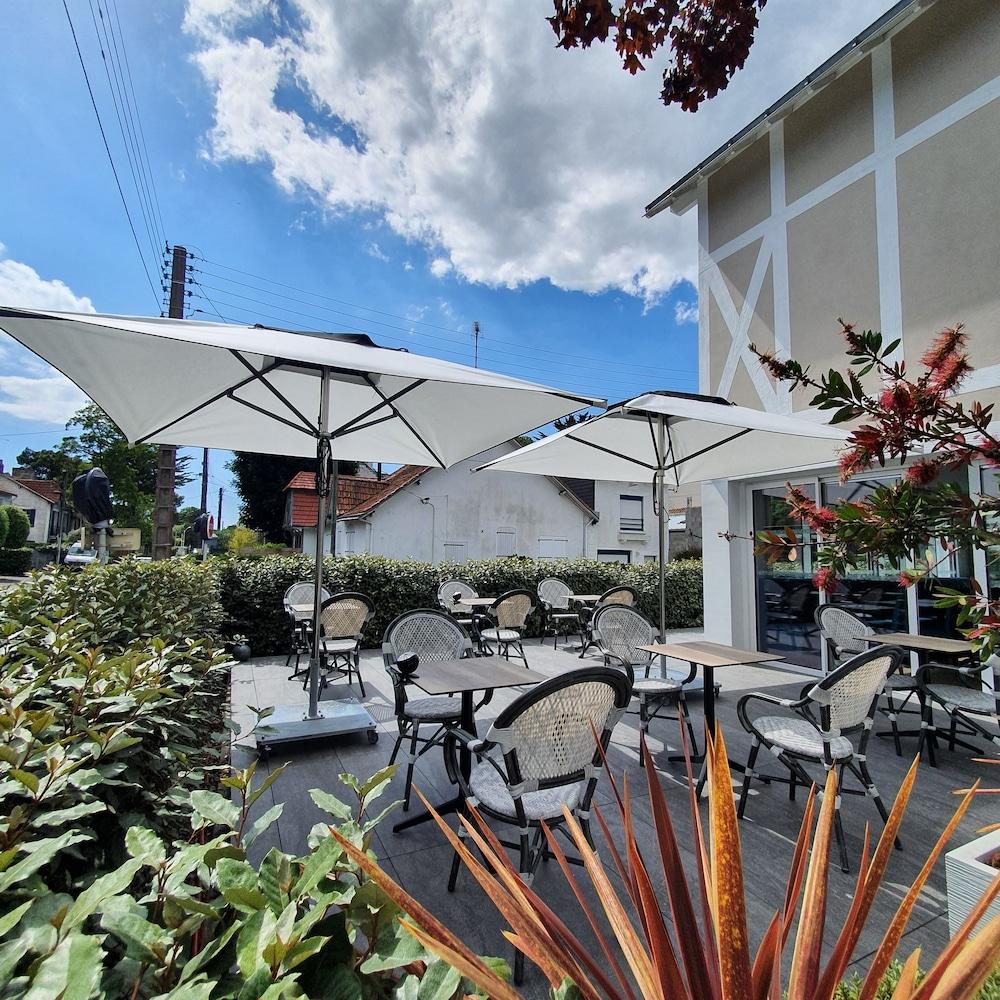 Logis La Closerie Hotel